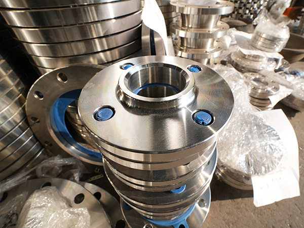 Lined and necked butt welded flange