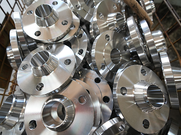 Small caliber flat welding flange with neck